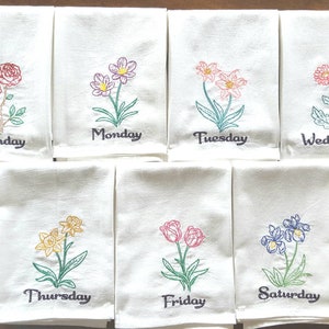Paños de cocina bordados a máquina con diseño de flores vintage y días de la semana.