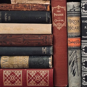 Set of 4 Vintage Books Customizable by Color Authentic Books Farmhouse Wedding Table Decor Art Deco Literary Library Antique Bookshelf