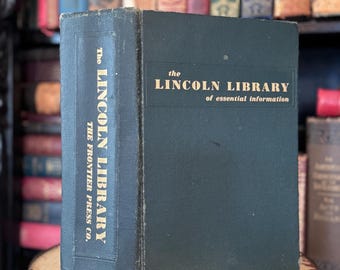 Libro antiguo La Biblioteca Lincoln de información esencial Libro de referencia grande Copyright 1955 Encuadernado en cuero dorado Excelente coleccionable