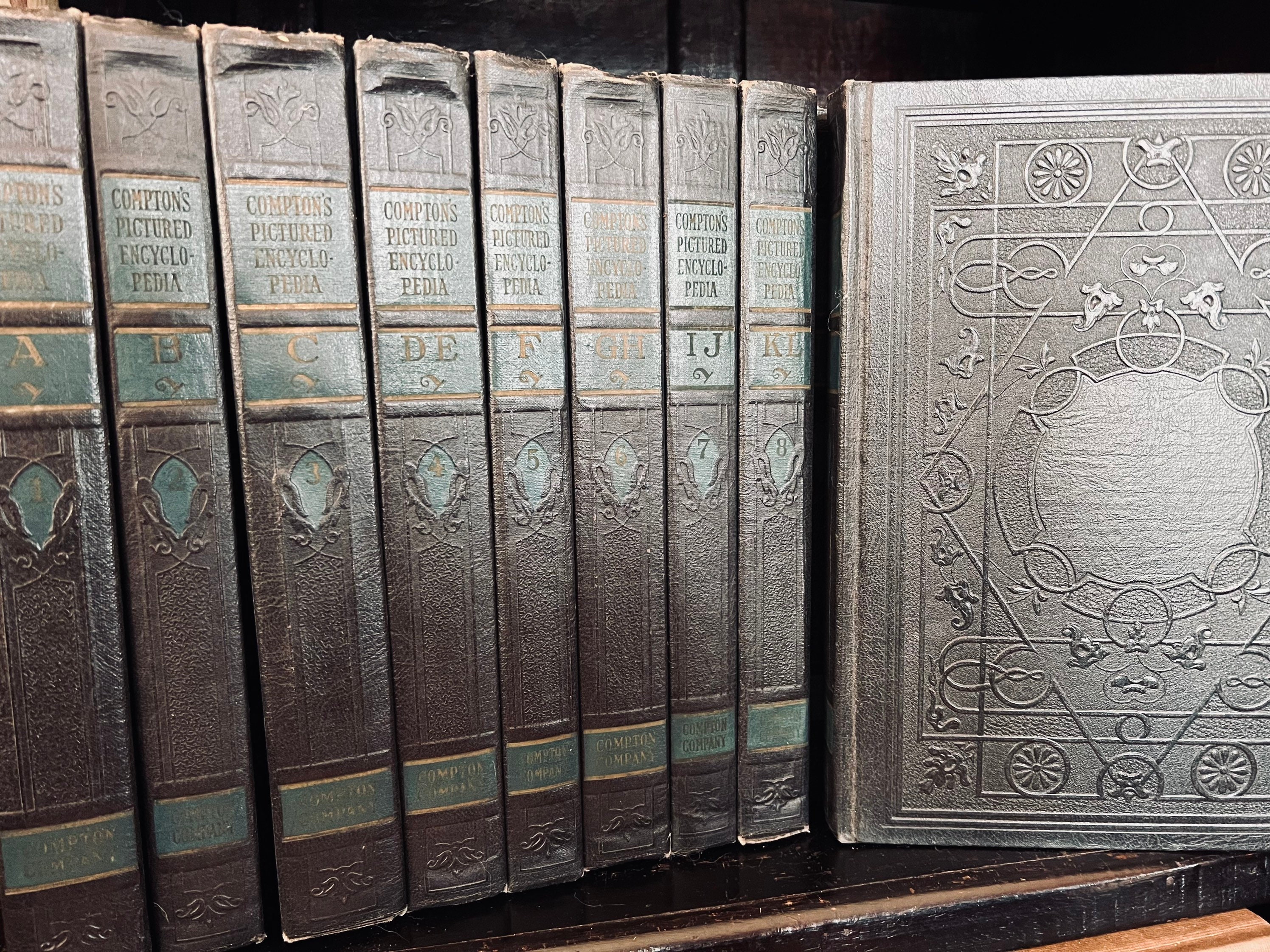 新品超レアCOMPTON'S ENCYCLOPEDIA 1976 Edition s-l400.jpg