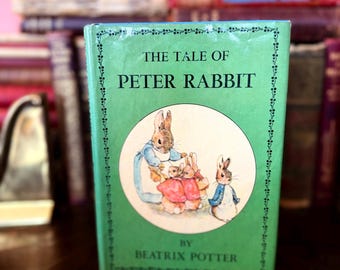 Libro vintage de Peter Rabbit de Beatrix Potter / Libro de cuentos infantil clásico con sobrecubierta / Decoración para la habitación del bebé / Libro infantil estilo cottagecore / Regalo para bebé