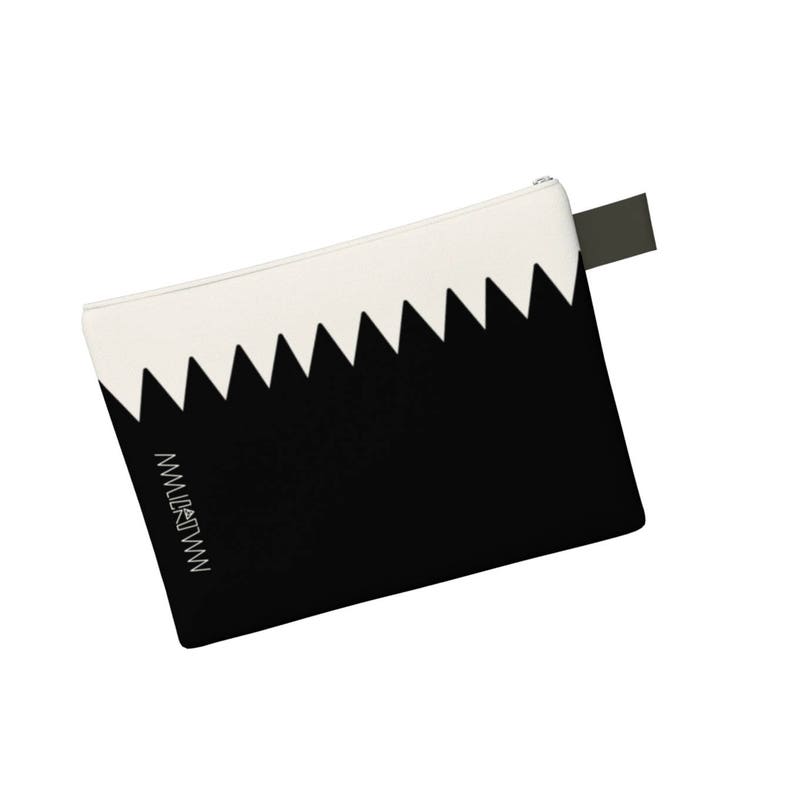 SPACIOUS Pouch