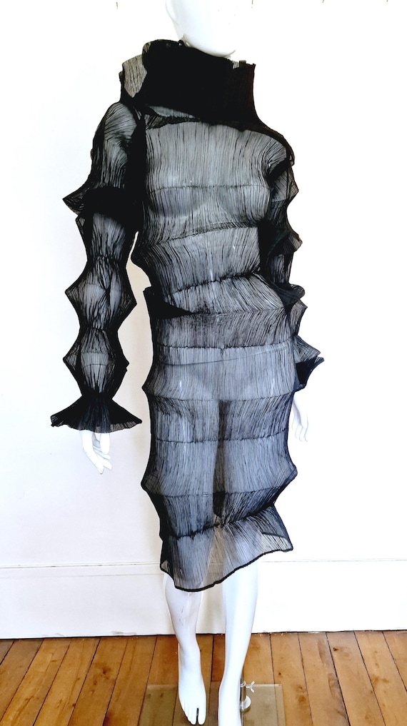 Issey Miyake 1994 S/S Runway Flying Saucer Sculpture Transparent