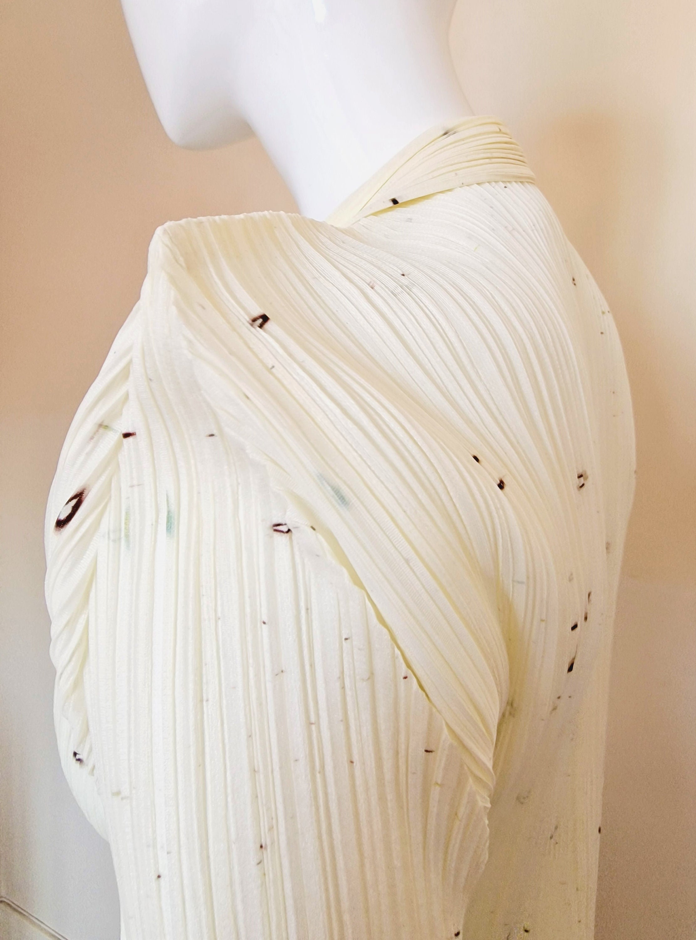 Pleats Please by Issey Miyake Guest Artist Series No. 4 Cai Pleats Please by Issey Miyake Guest Artist Series No. 4 Cai