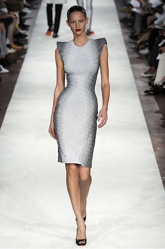 alexander mcqueen black and white dress Exquisite Spring 2016 Alexander McQueen by Sarah Burton Runway Look 34 –  Shrimpton Couture