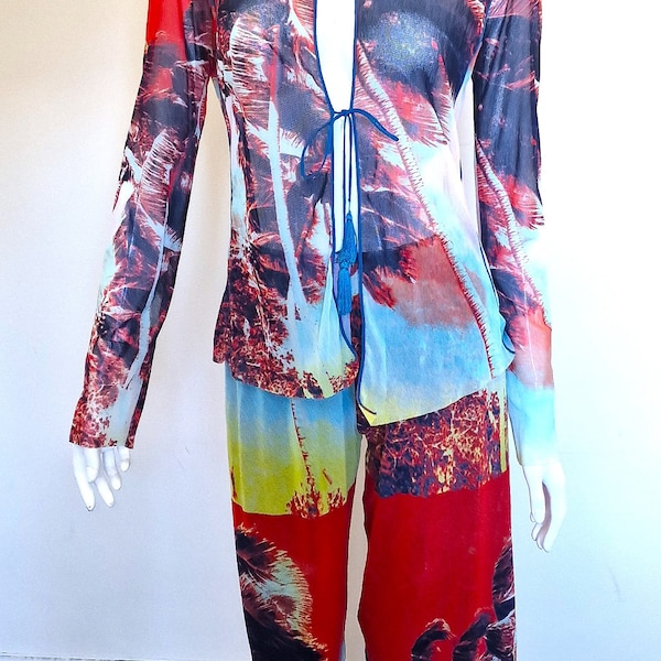 Jean Paul Gaultier palmiers tropical flamant rose soleil tatouage vintage transparent maille transparente rouge hommes femmes pantalons habillés haut cardigan ensemble