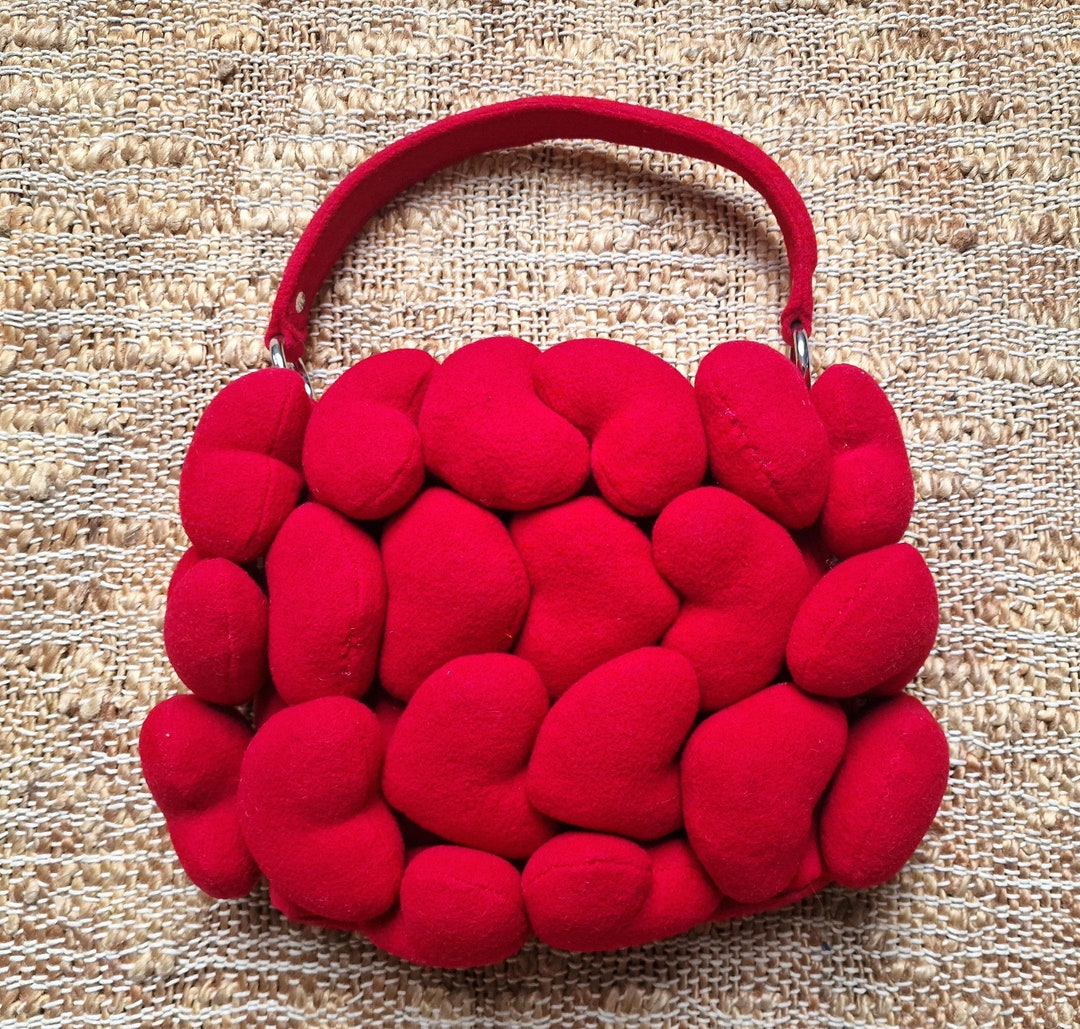 MOSCHINO ハートミニバッグ レア Moschino Red Black Heart Love Crossbody Bag Made in Italy by