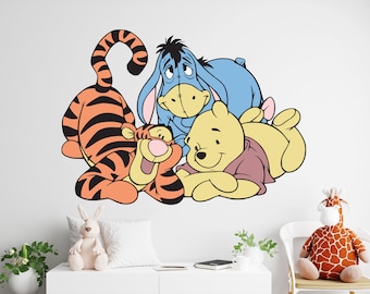 Adesivo da parete Winnie the Pooh arancione, giallo, blu e rosa - 42,5 x 65 cm - Disney | Leroy Adesivo da parete Winnie the Pooh arancione, giallo, blu e rosa - 42,5 x 65 cm - Disney | Leroy