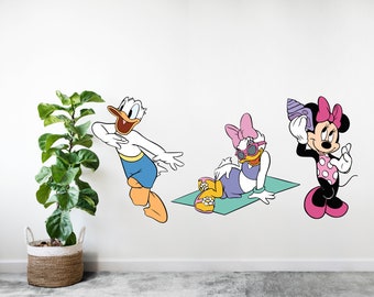 Przyjaciele nad morzem | Naklejka ścienna z winylu Myszka Minnie | Dekoracja pokoju dziecięcego na plaży latem CUS191