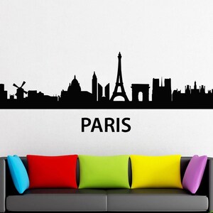 Peut inclure: Silhouette noire et blanche de l'horizon de Paris, incluant la tour Eiffel, l'Arc de Triomphe et Notre-Dame. Le mot "PARIS" est &eacute;crit sous l'horizon.