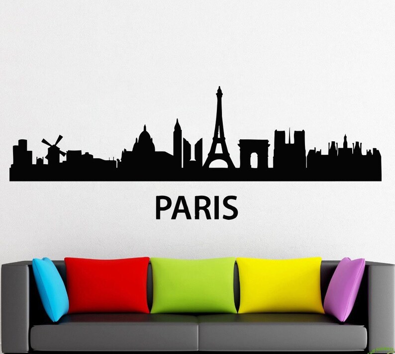 Peut inclure: Silhouette noire et blanche de l'horizon de Paris, incluant la tour Eiffel, l'Arc de Triomphe et Notre-Dame. Le mot "PARIS" est &eacute;crit sous l'horizon.
