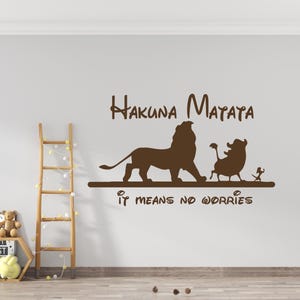 Hakuna matata El Rey León Disney Dibujos animados Calcomanía de pared Simba León Decoración de pared para guardería Calcomanía de pared Calcomanía con nombre de niño y niña 4077