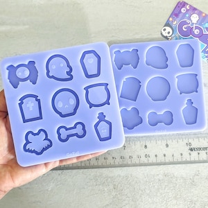 9 mini DIY EZ Shakers silicone mold pendant charm Keychain made to order (uv resin glue) no plastic sheet need Spooky mini shakers pallet