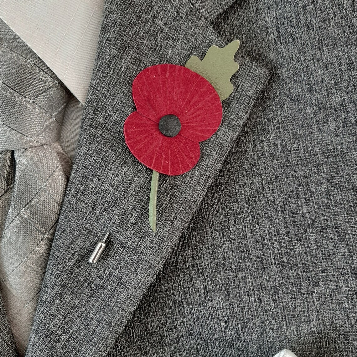 Red poppy Men's lapel pin Etsy