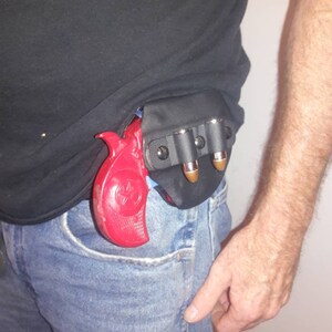 Bond Arms Texas Defender-Rowdy-Grizzly thumb break leather holster
