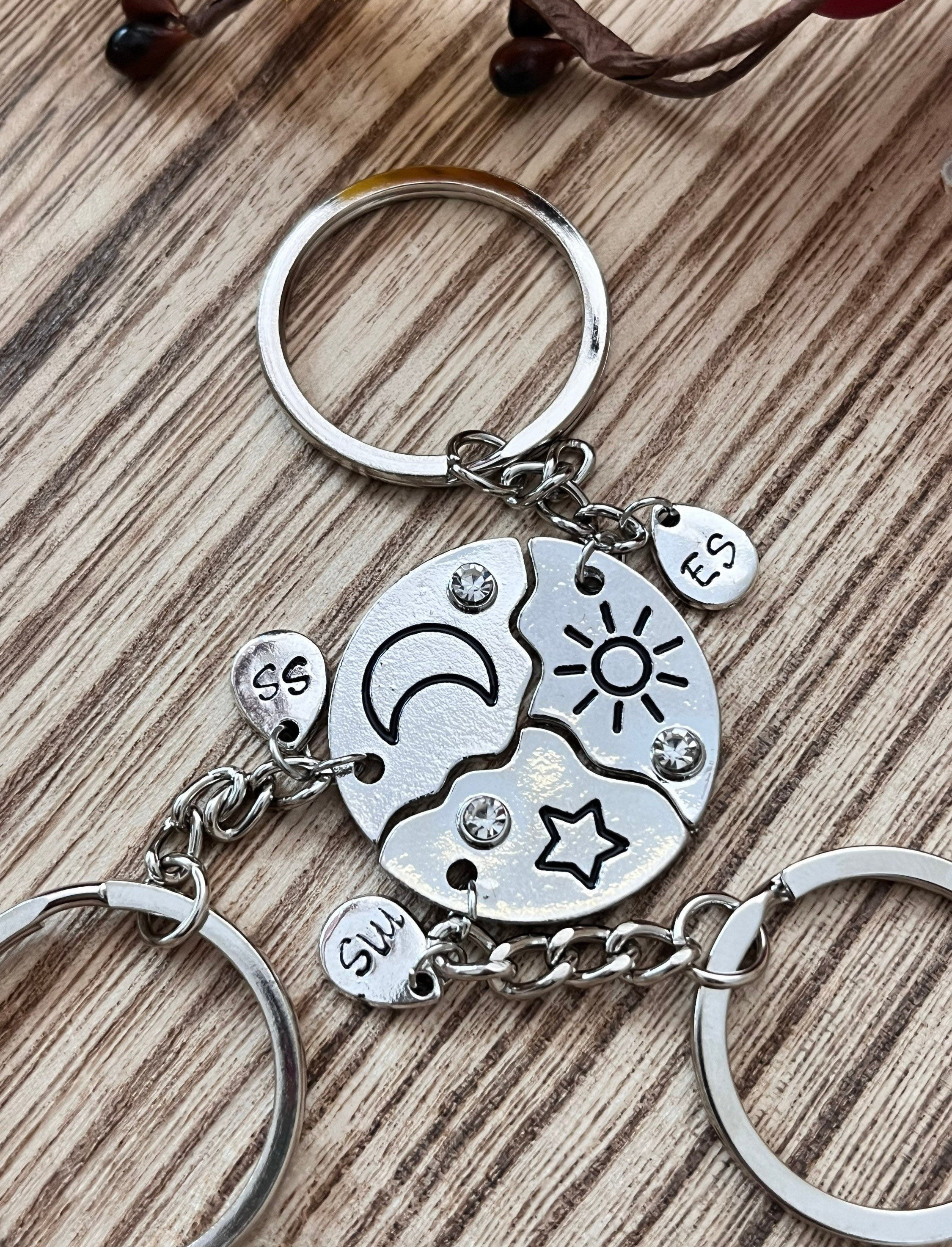 SET OF 3 KEY CHAINS - Unique Pl8z