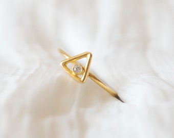 Gemstone Triangle ring, Silver Anniversary Ring, Handmade ring in silver, Gold Geometric Ring, Mothers day gift, Triangle Ring