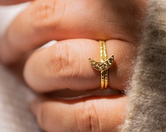 Gold Moon Stacking Ring Set Dainty Sterling Silver Moon Ring Gold Stacking Ring with Moon Shape Hammered Crescent Moon Ring for Her in 925