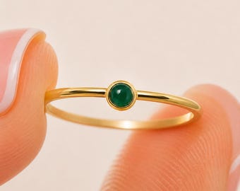 Mai Birthstone Ring Grün Onyx Ring 9k Solid Gold Zierliche Edelstein Ring Stapel Ring Geburtstag Geschenk Mama Versprechen Ring winzigen grünen Ring für Sie