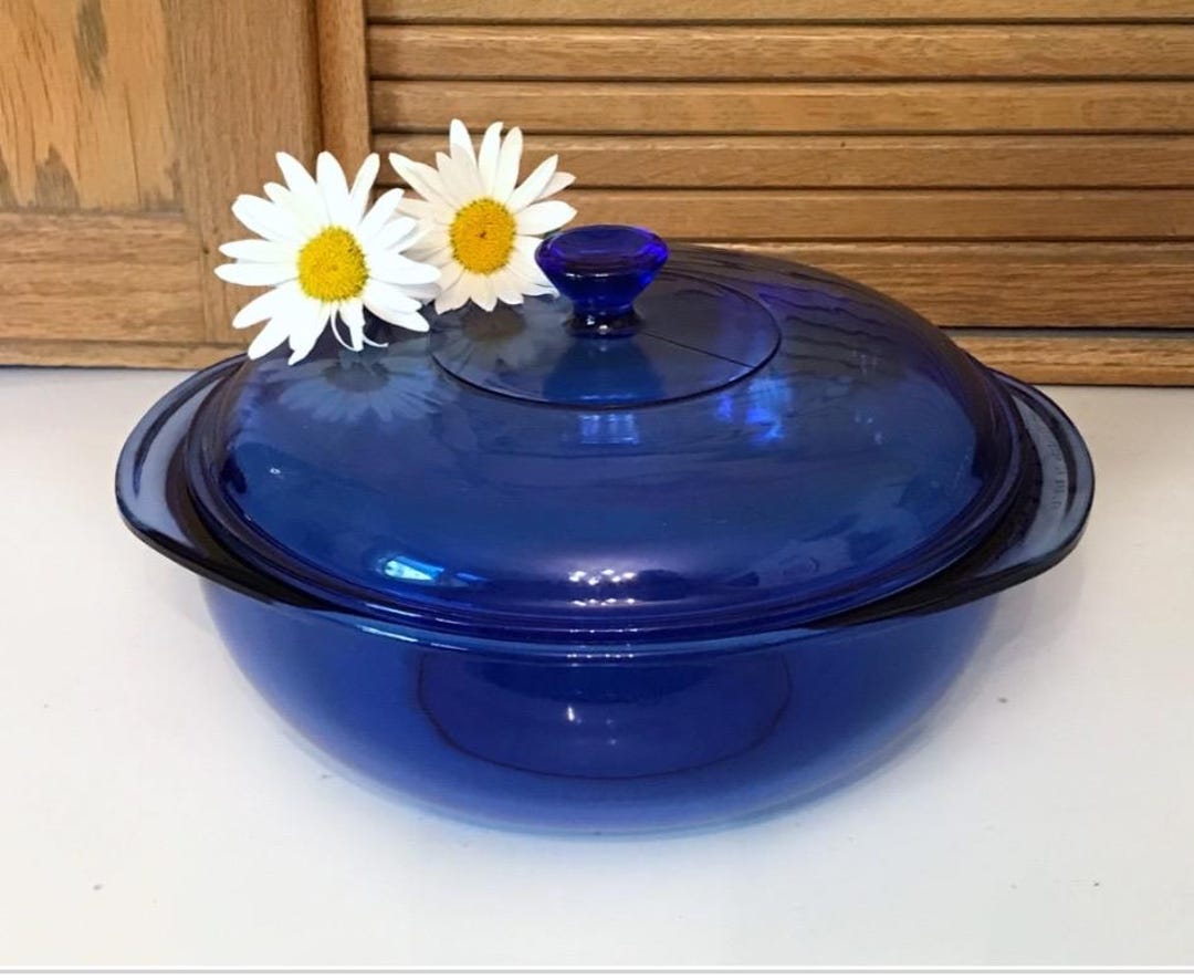 Pyrex cobalt blue round casserole dish with lid 024 2 qts 2l