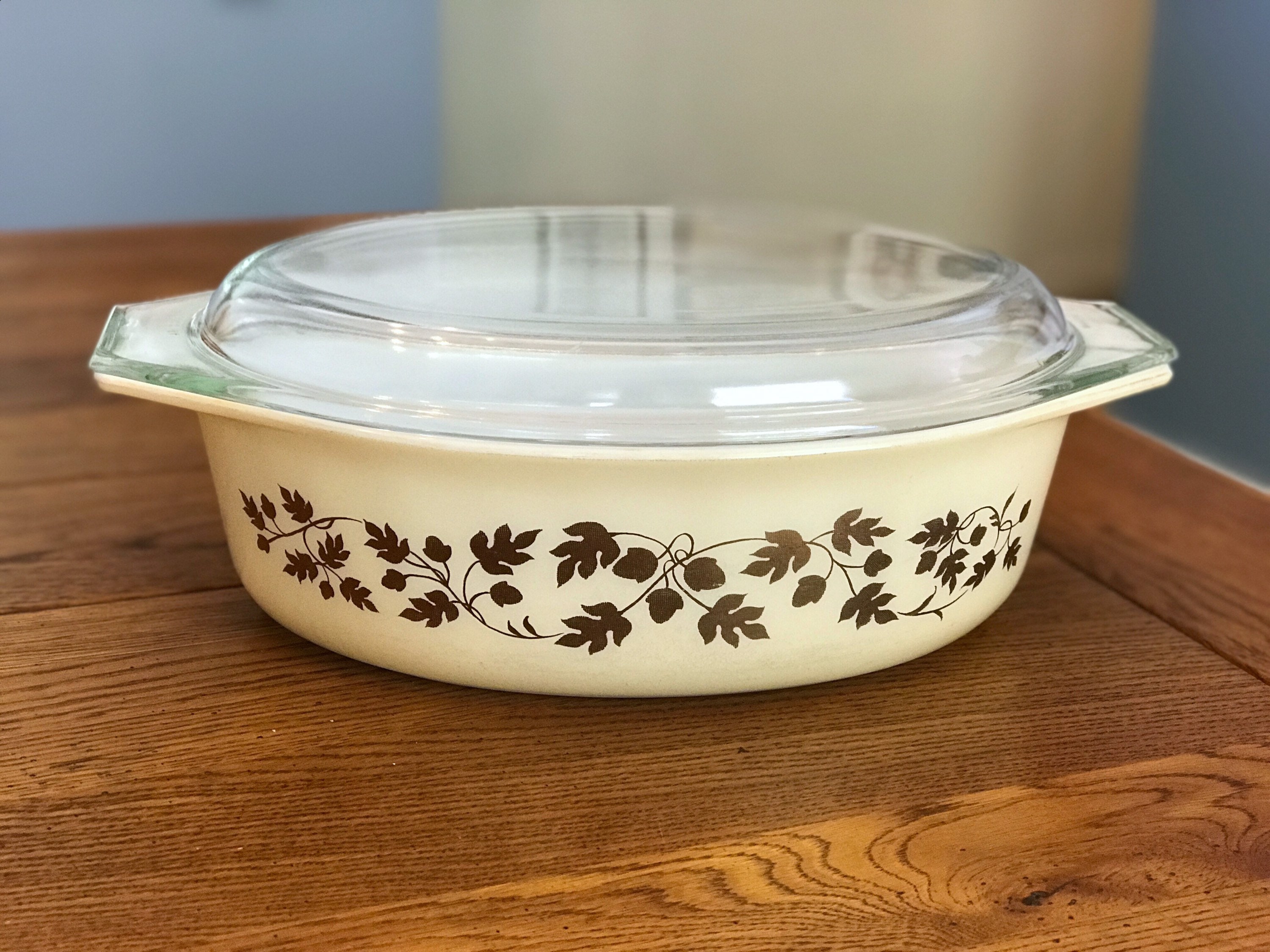 Pyrex Golden Acorn Casserole With Lid - #045 - 2 1/2 Qts