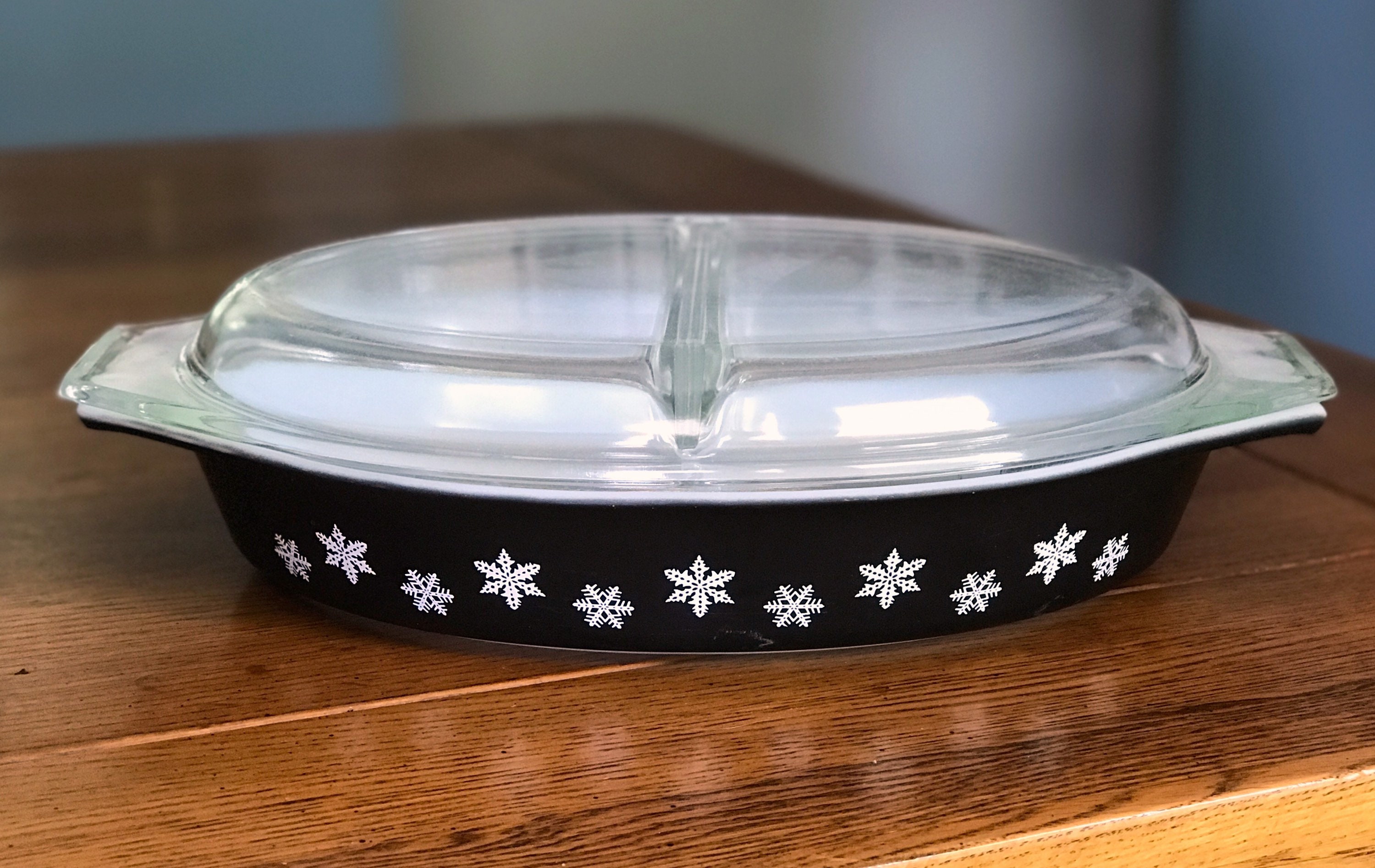 Pyrex Black Snowflake Divided Dish With Lid 