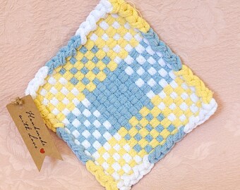Potholder tejido a mano azul polvo y narciso
