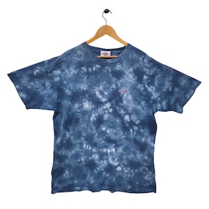 Vintage Bear Surfboards T-Shirt – Blue Tie-Dye 1970s Surf Logo Tee, Faded Graphic, California Surfwear, Acid Wash Tee