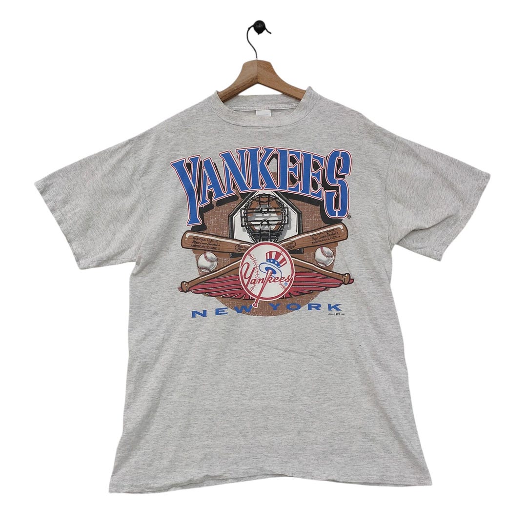 Vintage New York Yankees Logo 7 T-shirt – Classic MLB Graphic Tee