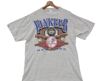 Vintage New York Yankees Logo 7 T-shirt – Classic MLB Graphic Tee
