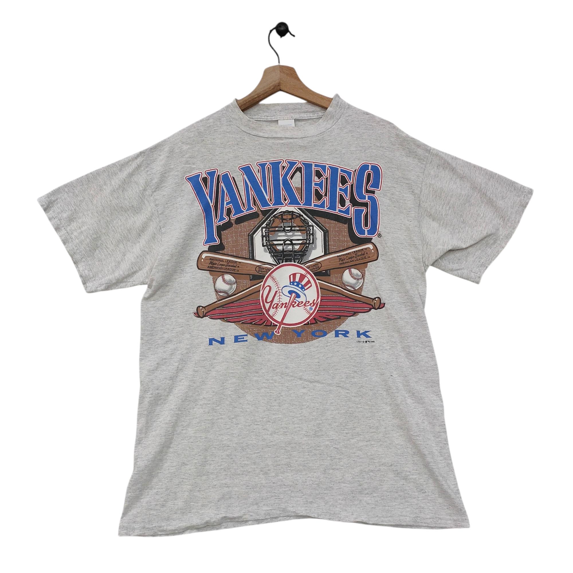 Vintage New York Yankees Logo 7 T-shirt – Classic MLB Graphic Tee