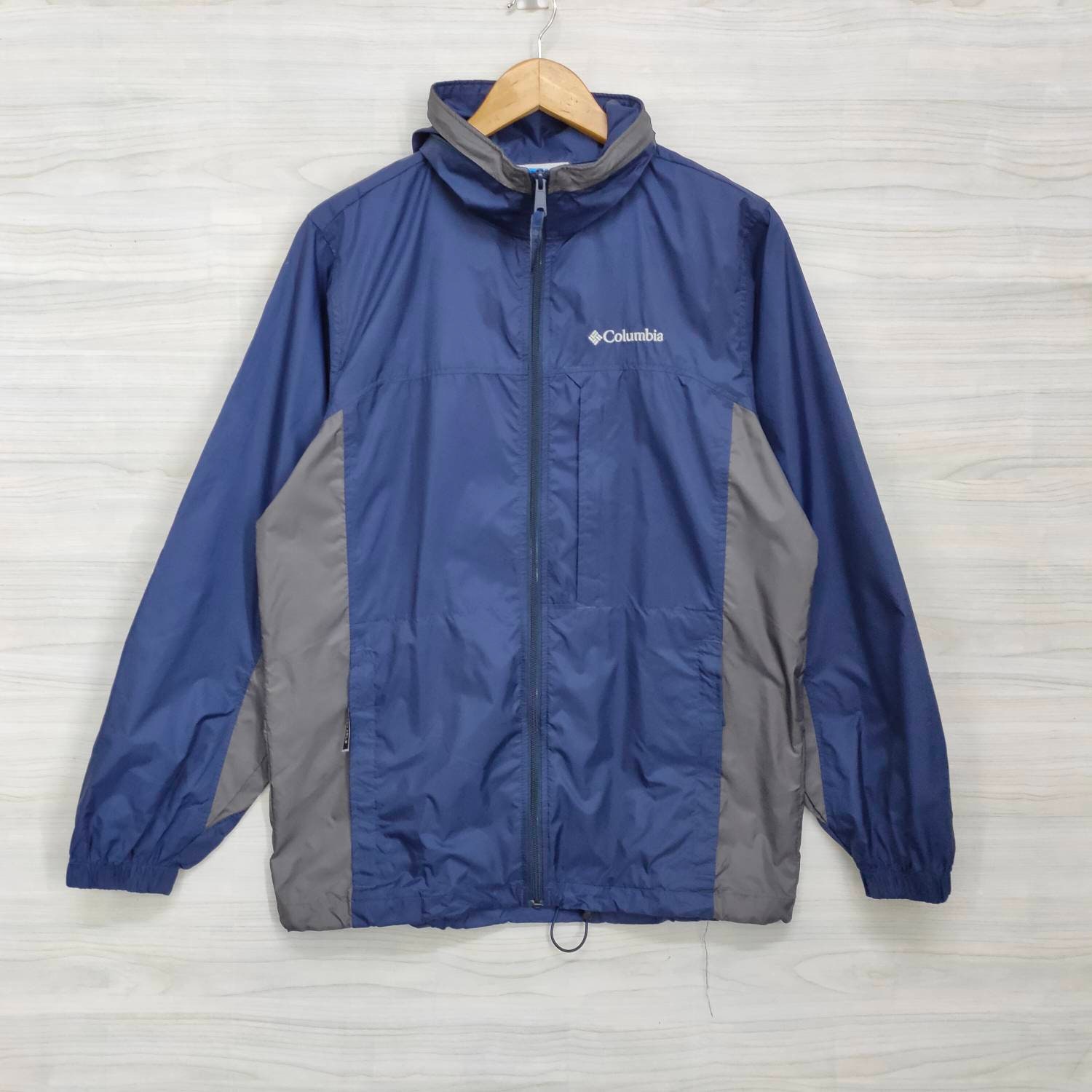 90’s Columbia vintage nylon jacket Vintage 90s Columbia Nylon Windbreaker, Womens XL, Jacket - Etsy