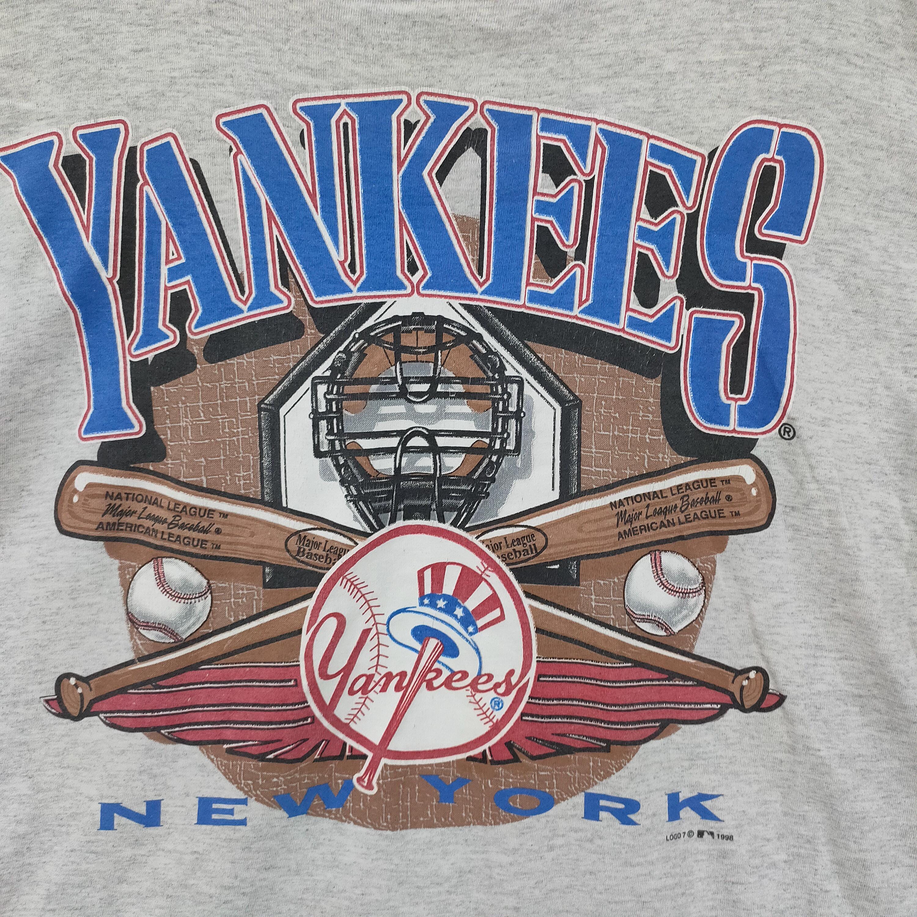 New York Yankees ニューヨーク　ヤンキース　LOGO7 90s Vintage New York Yankees Logo 7 T-shirt – Classic MLB Graphic Tee