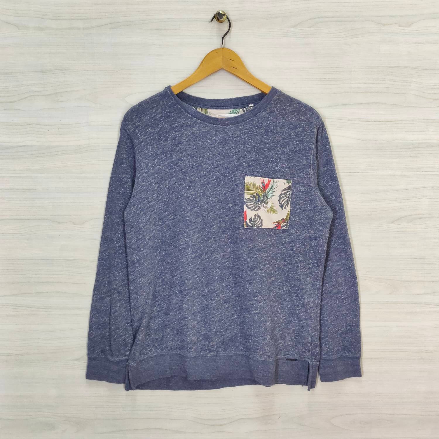 PsVintageStore Floral Pocket Sweater Medium Vintage Hawaii Style On The Byas Sweatshirt Jumper Pullover Gray Size M