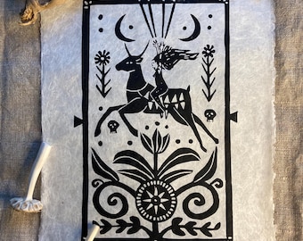 Linoldruck, Linocut „Die Rückkehr der Hirschfrau"  auf handgeschöpftem Seidelbast Papier A4