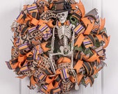 Halloween front door welcome wreath.
