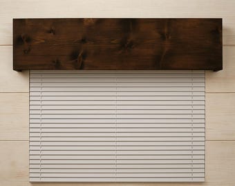 Handgefertigter hölzerner Volant - moderner minimalistischer Fenstertopper, natürliches Holz-Finish