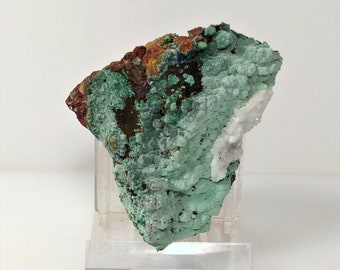 Malaquita después de Cuprita, raro ejemplar de mineral griego