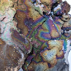 Iriserend goethietmuseum, ruwe exemplaren, Grieks zeldzaam mineraal, zwart geschenk, regenbooggoethiet, clusters ruwe steen, genezend kristal