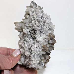 大きくて非常に明るく輝く素晴らしい重晶石結晶の標本、珍しい標本、ギリシャの鉱物、白い贈り物、原石、ヒーリングストーン