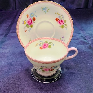 Lovely Shelley Roses and Red Daisies Tea Cup and Saucer