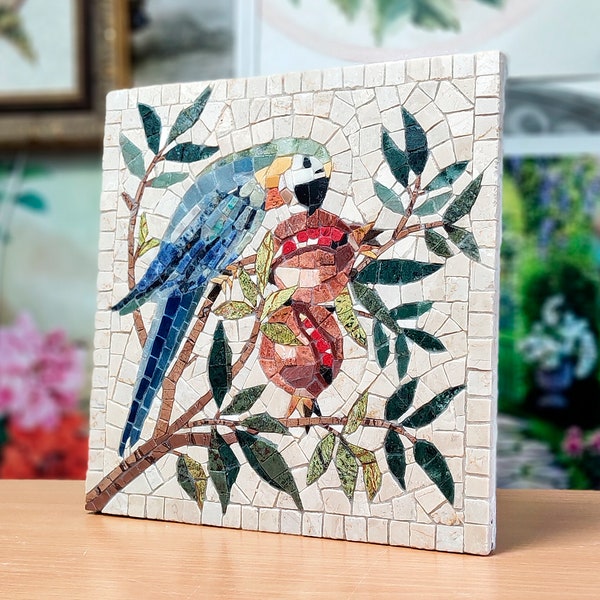 Mosaïque de marbre faite à la main, perroquet d'art de mur, mosaïque romaine, oiseau de perroquet de décor à la maison, perroquet de tuiles, peinture de perroquet, décor de perroquet de mosaïque