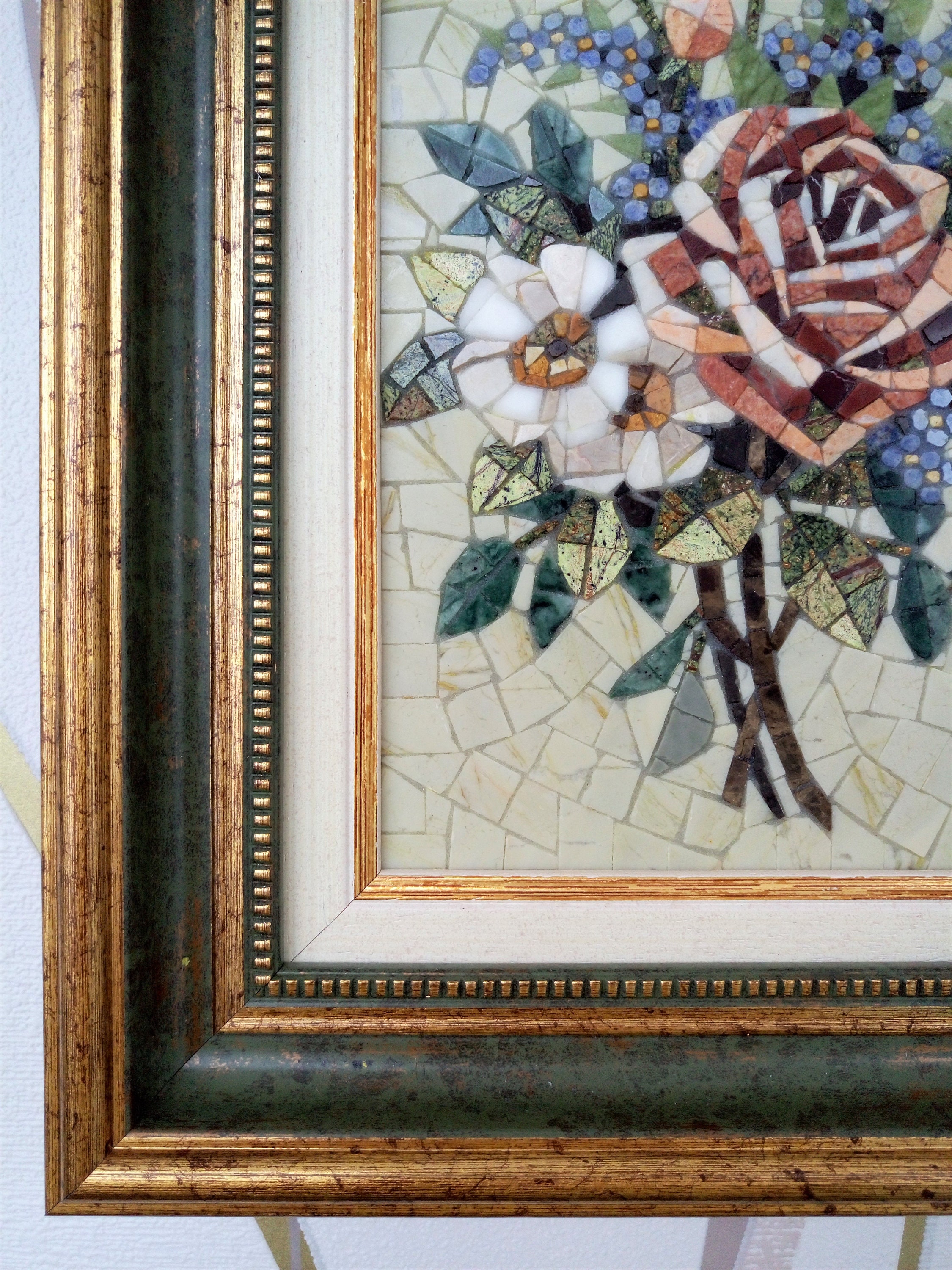 額装された大理石モザイクの花、バラのタイル絵画、ホーム