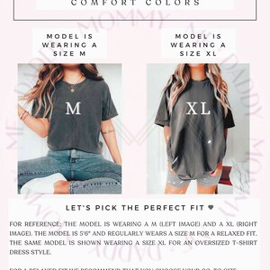Puede incluir: Una gu&iacute;a de tallas para camisetas Comfort Colors con dos im&aacute;genes. A la izquierda, una camiseta color carb&oacute;n en talla M con vaqueros azules. A la derecha, la misma camiseta en talla XL con pantalones cortos grises. Incluye texto Size Guide, M, XL.