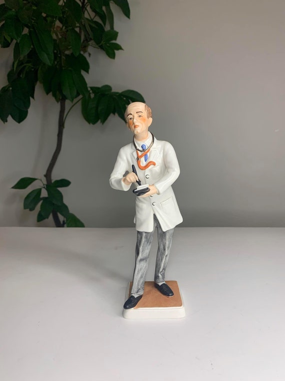 Goebel Hummel 1971 Medical Doctor Writing Prescription Figurine FF322