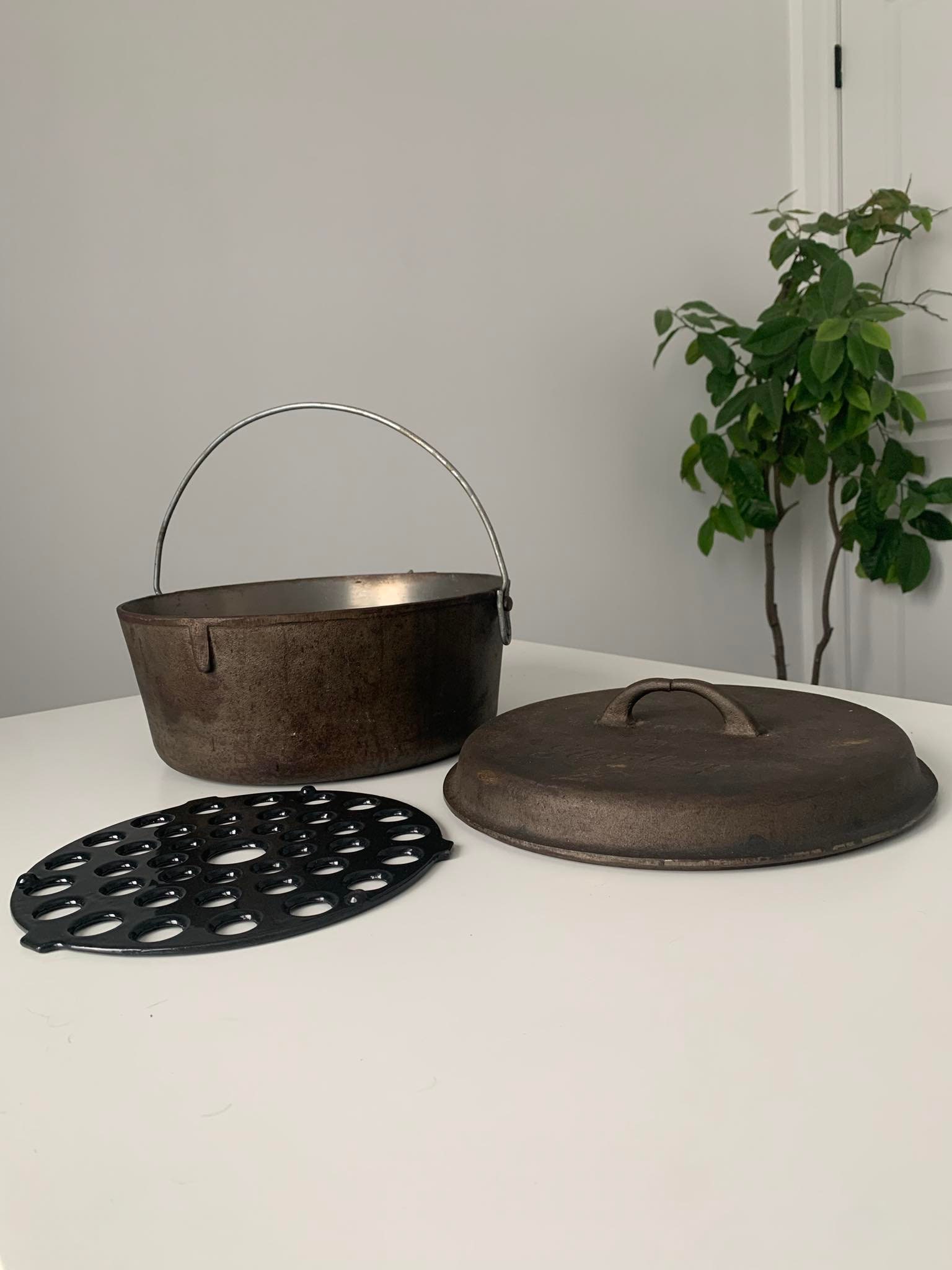 Findlay #9 Dutch Oven with Lid and Insert