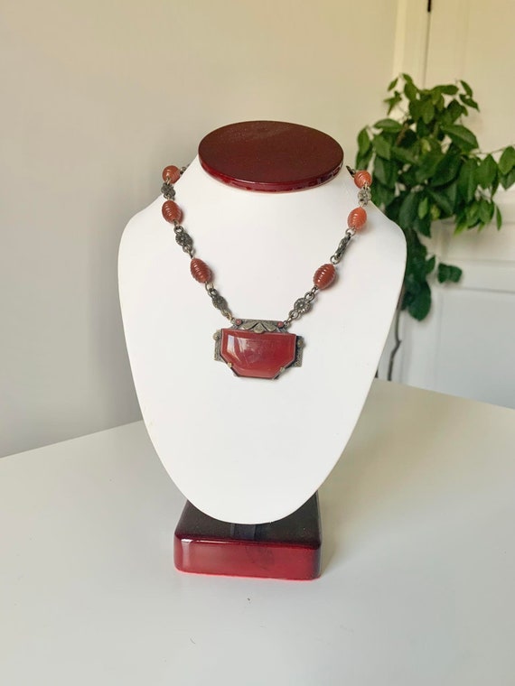 Fashion Necklace with Reddish Beads and Stone
