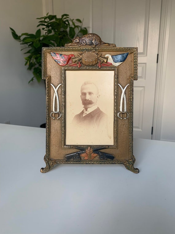 Rare WWI Canadian Patriotic Cast Iron Military Picture Frame - Beaver Canadiana Motif