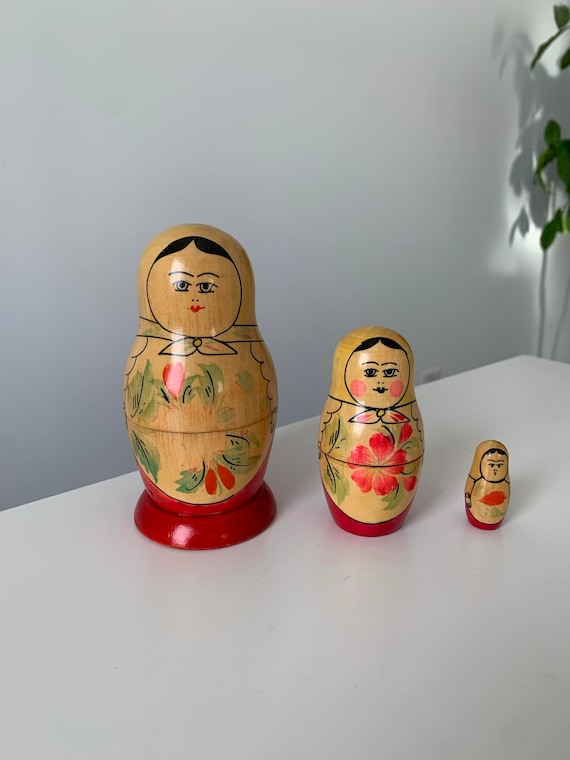 Set of Matryoshka Dolls / Stacking Dolls / Nesting Dolls / Russian Dolls !