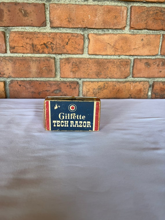 Gillette Tech Razor Set - Razor, Box of 5 Blades, and Presentation Box